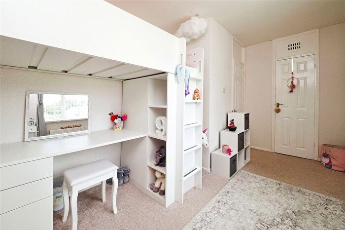 3 Bedroom Terraced House For Sale In Fingal Close, Clifton, Nottingham, NG11