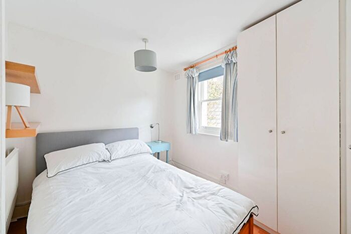 3 Bedroom Flat To Rent In St Lukes Avenue, Clapham High Street, London, SW4