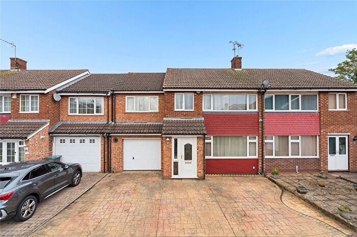 5 Bedroom Semi Detached House For Sale In Vauxhall Close, Northfleet, Gravesend, Kent, DA11