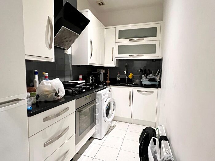 1 Bedroom Flat To Rent In Palmerston Crescent, Palmers Green, N13
