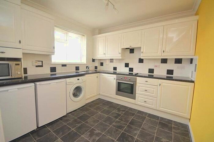 1 Bedroom Flat To Rent In Adelphi Crescent, Hornchurch, Essex, RM12