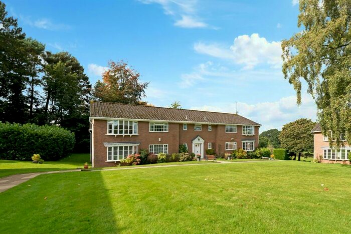 2 Bedroom Apartment For Sale In Castle Hill Court, Prestbury, Macclesfield, SK10