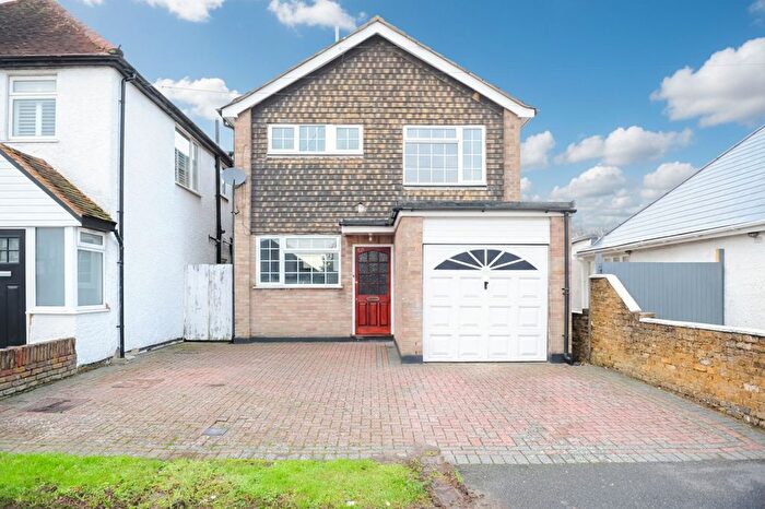 3 Bedroom Detached House To Rent In Beech Avenue, Ruislip, HA4