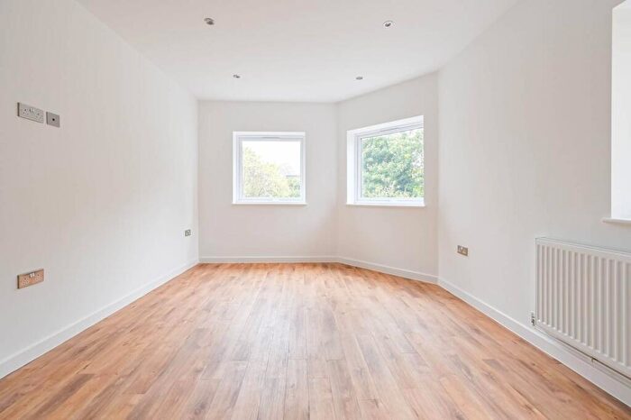 1 Bedroom Flat For Sale In Pembury Road, Tottenham, London, N17