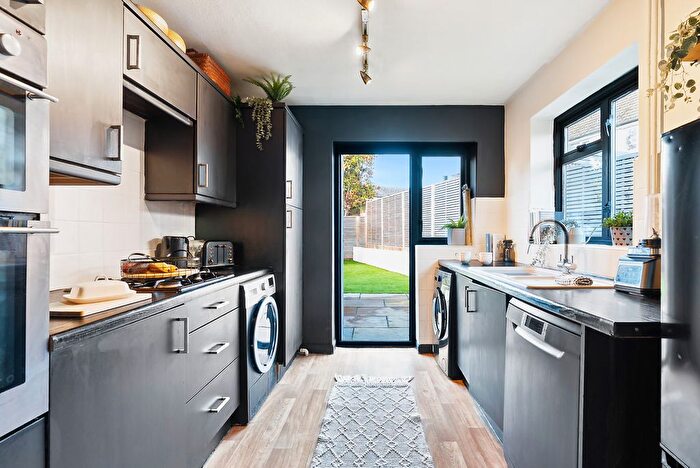 3 Bedroom Semi-Detached House For Sale In Sheep Walk, Shepperton, TW17