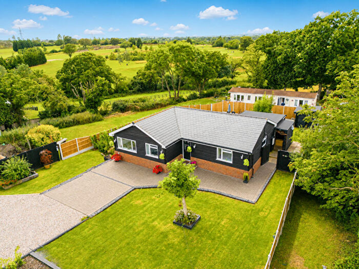 4 Bedroom Detached Bungalow For Sale In Burlington Gardens, Hullbridge, SS5