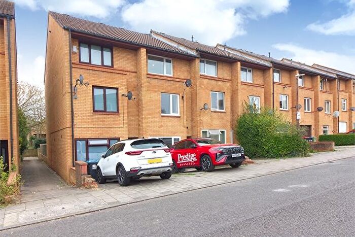 4 Bedroom Terraced House To Rent In Shackleton Place, Oldbrook, Milton Keynes, MK6