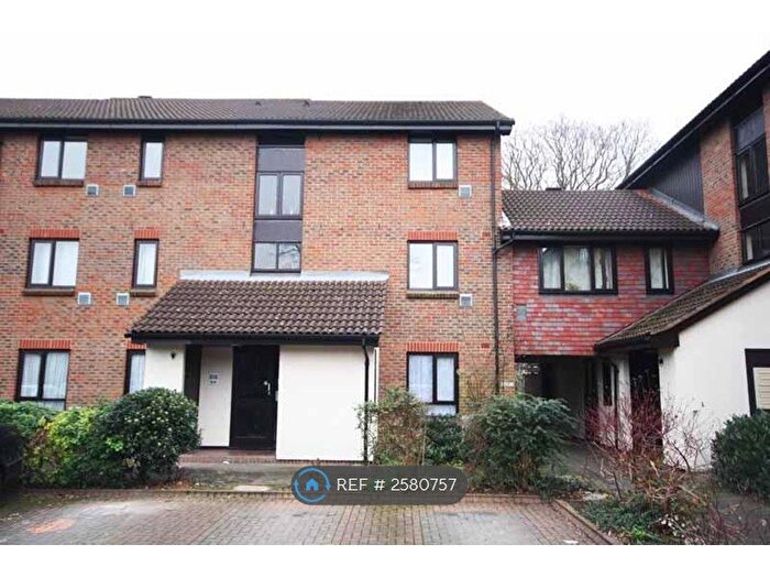 1 Bedroom Flat To Rent In Stags Way, Isleworth, TW7