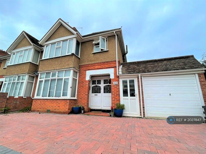 3 Bedroom Semi-Detached House To Rent In Boston Avenue, Reading, RG1