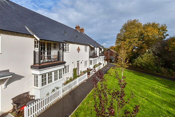 2 Bedroom Flat For Sale In Three Fields Road, Tenterden, Kent, TN30
