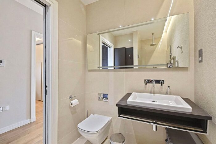 1 Bedroom Flat For Sale In Great Newport Street, London, WC2H