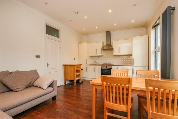 2 Bedroom Flat To Rent In Upper Tollington Park, London, N4