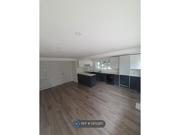2 Bedroom Flat To Rent In Marlowes, Hemel Hempstead, HP1
