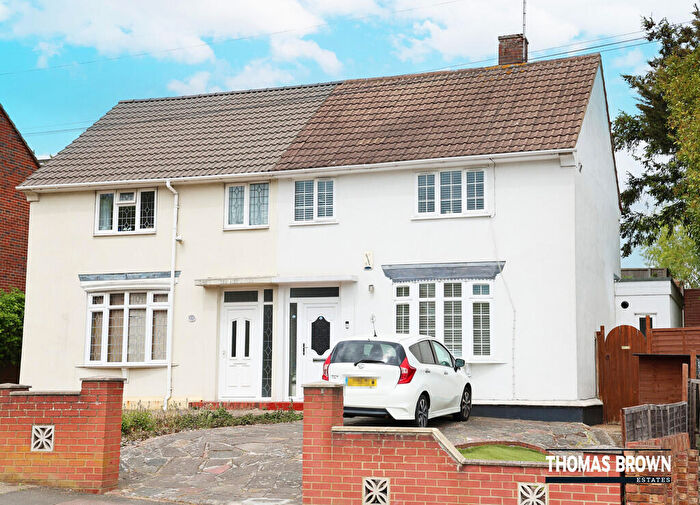 3 Bedroom Semi-Detached House For Sale In Broomwood Road, Orpington, BR5