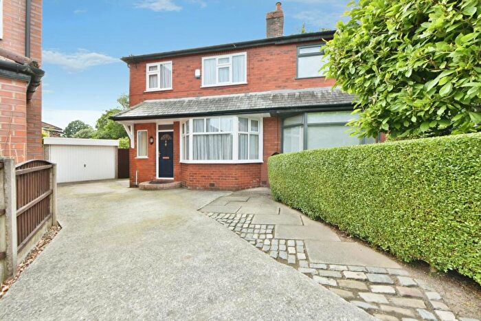 4 Bedroom Semi-Detached House For Sale In Lonsdale Avenue, Swinton, Manchester, Greater Manchester, M27