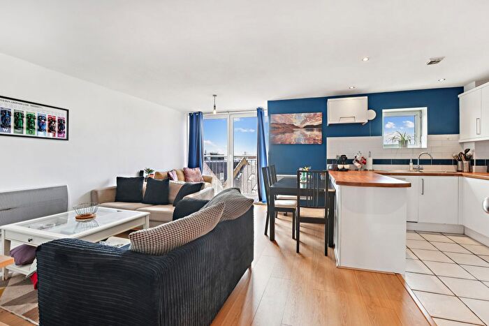 2 Bedroom Flat For Sale In Holland Gardens, Brentford, London, TW8