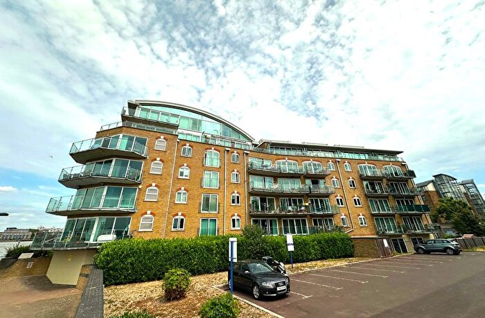 2 Bedroom Flat To Rent In Rotherhithe Street, Rotherhithe, London, SE16