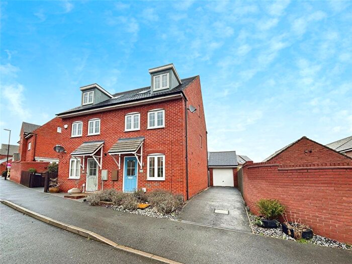 4 Bedroom Semi Detached House To Rent In Sunderland Close, Church Gresley, Swadlincote, Derbyshire, DE11