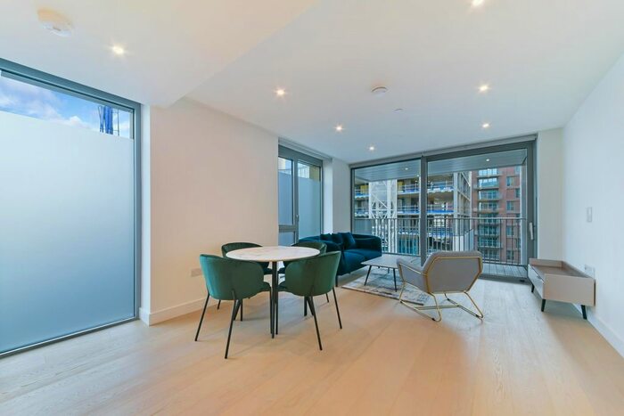 2 Bedroom Flat To Rent In Fitzroy House, Prince Of Wales Drive, London, SW11