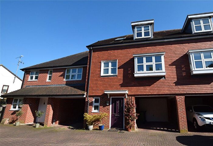 3 Bedroom Terraced House For Sale In Pentons Close, Holybourne, Alton, Hampshire, GU34