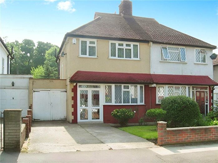 3 Bedroom Semi-Detached House For Sale In Longhill Road, London, SE6