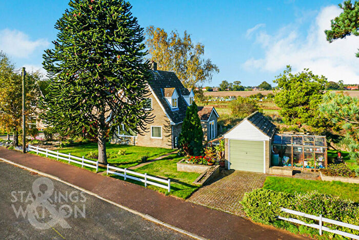 4 Bedroom Chalet For Sale In Church View Close, Reedham, Norwich, NR13
