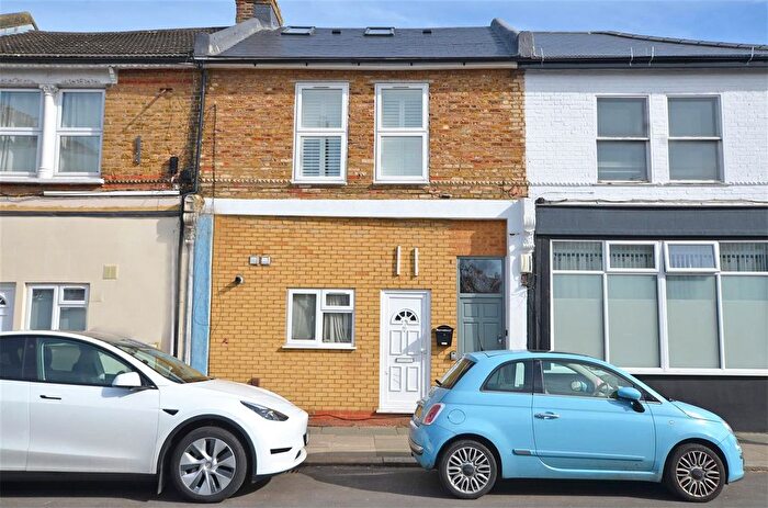 Studio To Rent In Stanley Road, Teddington, TW11