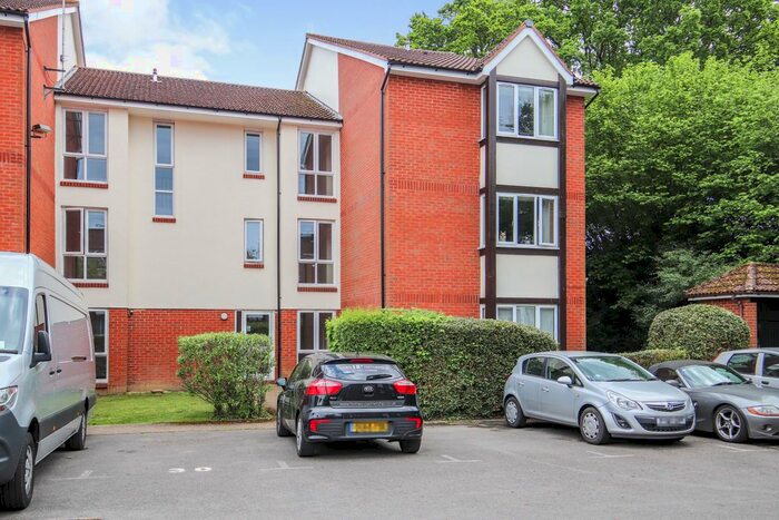 1 Bedroom Flat To Rent In Maunsell Park, Station Hill, Crawley, RH10