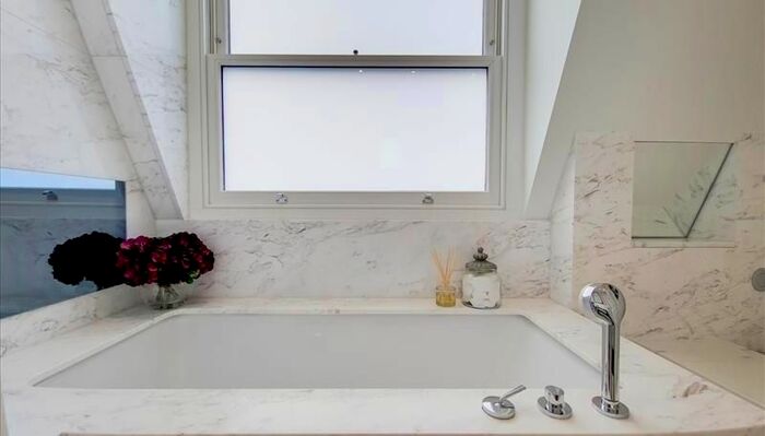 3 Bedroom Flat To Rent In Prince Of Wales Terrace, Kensington, London, W8