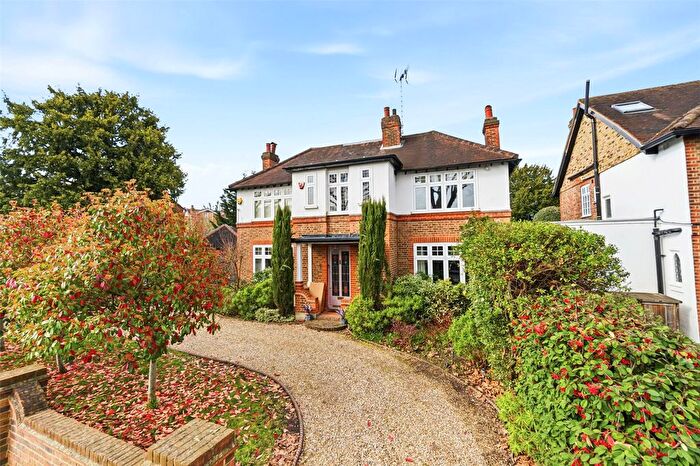4 Bedroom Detached House For Sale In Gloucester Road, Hampton, TW12