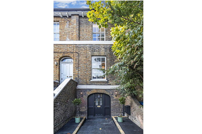 4 Bedroom End Of Terrace House For Sale In County Grove, Camberwell, SE5