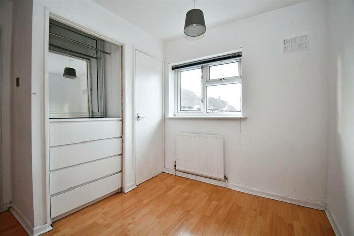 3 Bedroom Terraced House For Sale In Medina Road, Hull, HU8