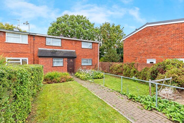 3 Bedroom End Of Terrace House For Sale In Shackledell, Stevenage, SG2