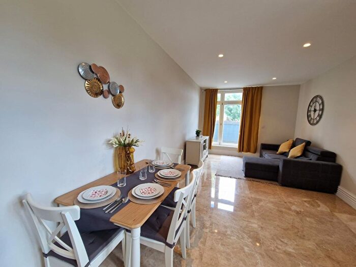 2 Bedroom Flat To Rent In Brampton Grove, London, NW4