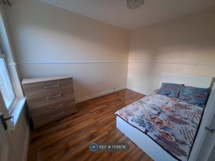 3 Bedroom Terraced House To Rent In Charles Street, Rochester, ME2