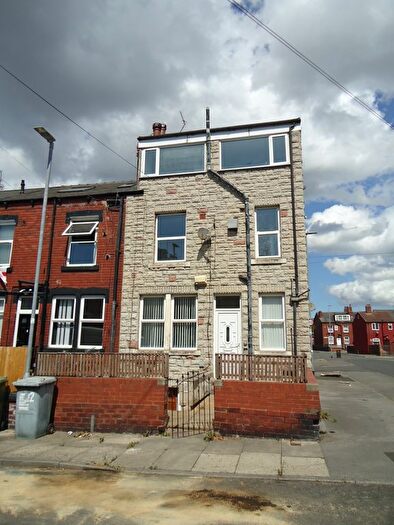 3 Bedroom End Of Terrace House To Rent In Euston Mount, Leeds, LS11
