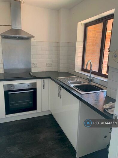 2 Bedroom Flat To Rent In Cremorne Lane, Norwich, NR1