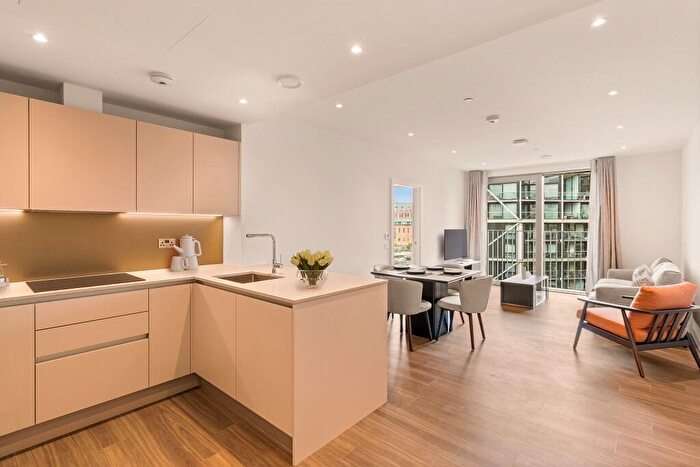Apartment To Rent In Nine Elms Lane, London, SW11