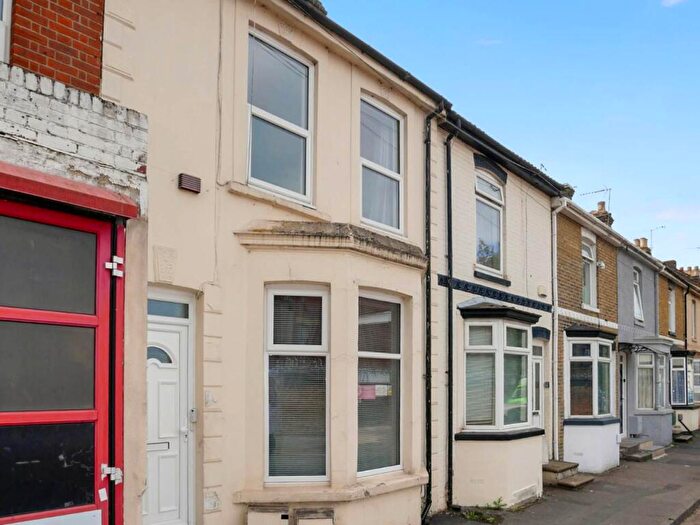 1 Bedroom Flat To Rent In Green Street, Gillingham, Kent, ME7