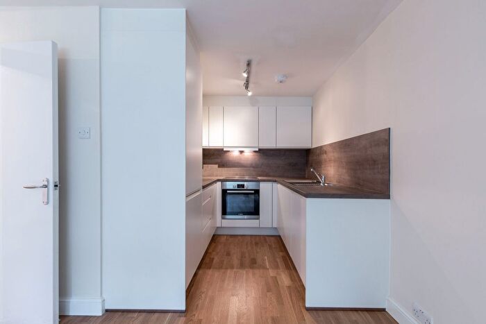 1 Bedroom Flat To Rent In Oakleigh Road North, London, N20