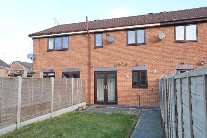 2 Bedroom Mews To Rent In Chesterton Grove, CW11