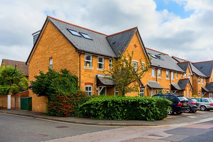 4 Bedroom End Of Terrace House To Rent In Wycliffe Road, London, SW11