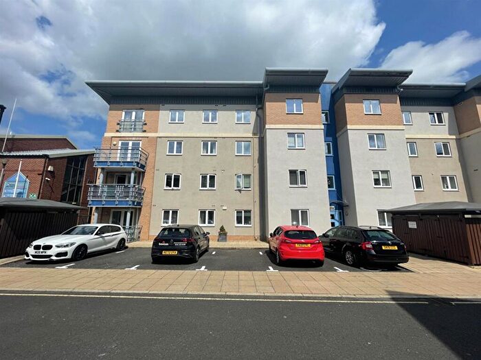 2 Bedroom Flat To Rent In Knightsbridge Court, Gosforth, Newcastle Upon Tyne, NE3