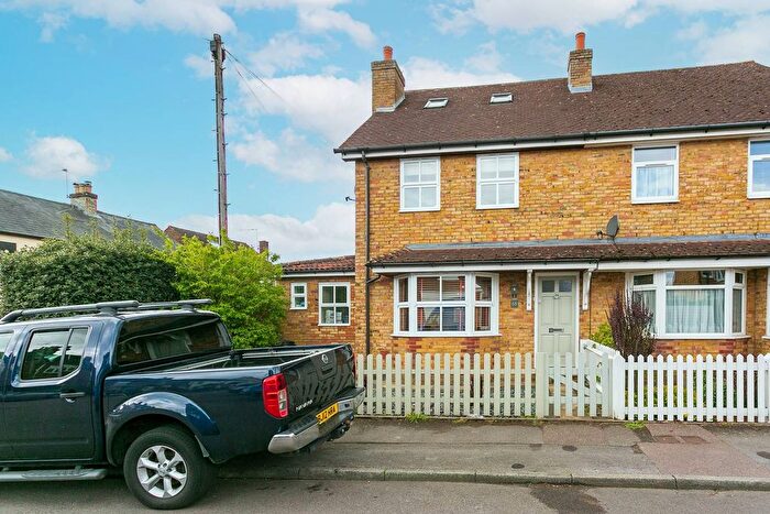 4 Bedroom Semi-Detached House To Rent In Adrian Road, Hemel Hempstead, Abbots Langley, WD5