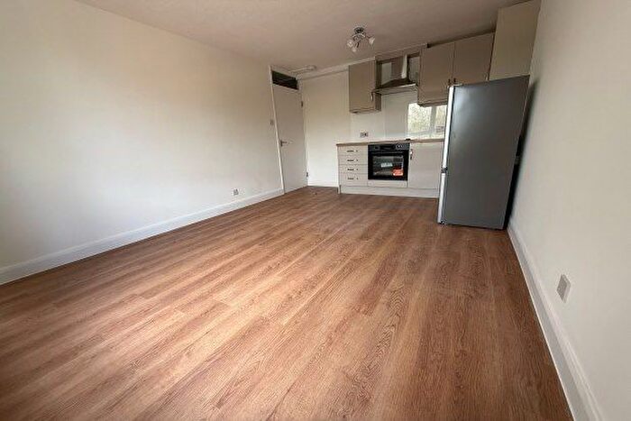 2 Bedroom Flat To Rent In Whinchat Road, London, SE28