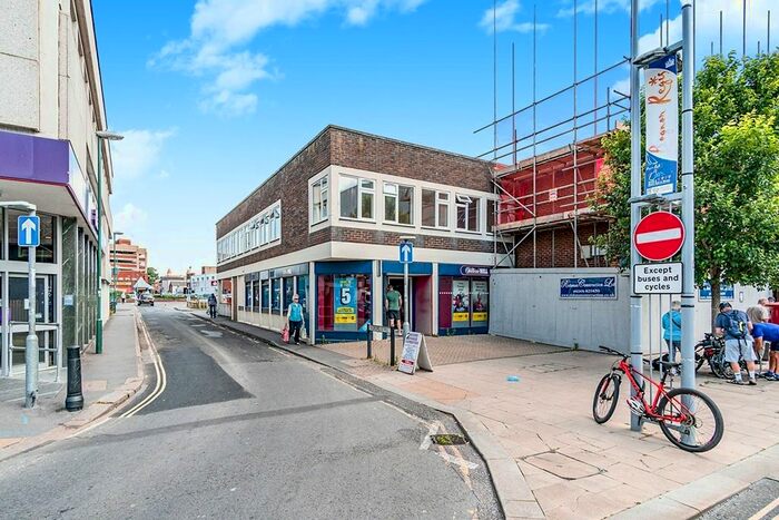 2 Bedroom Flat To Rent In High Street, Bognor Regis, West Sussex, PO21