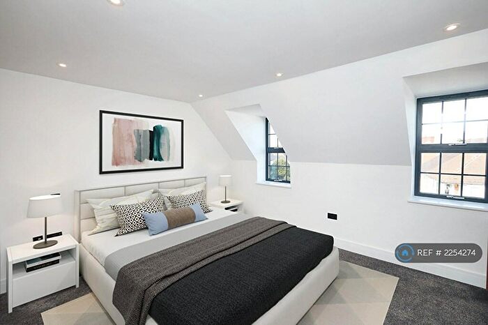 1 Bedroom Flat To Rent In Ennerdale Court, Surbiton, KT5