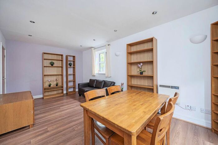 1 Bedroom Flat To Rent In Equity Square, Shoreditch, London, E2