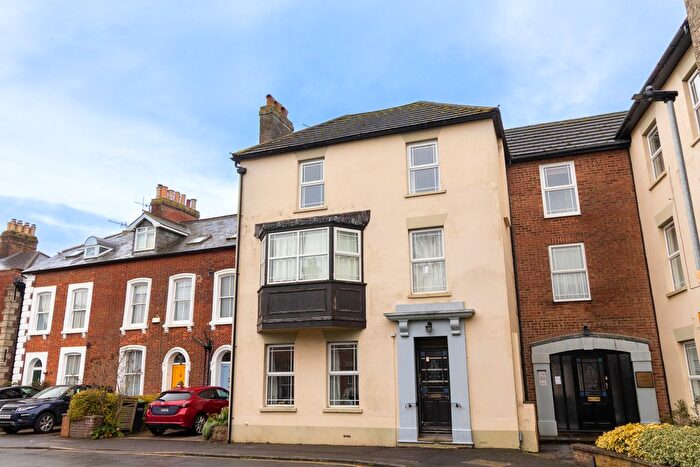 2 Bedroom Flat For Sale In Harcourt Terrace, Salisbury, SP2