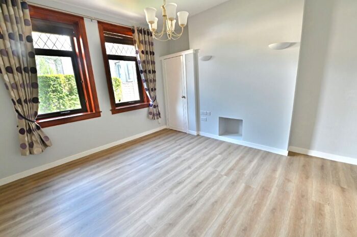 2 Bedroom Flat To Rent In Redbraes Place, Bonnington, Edinburgh, EH7